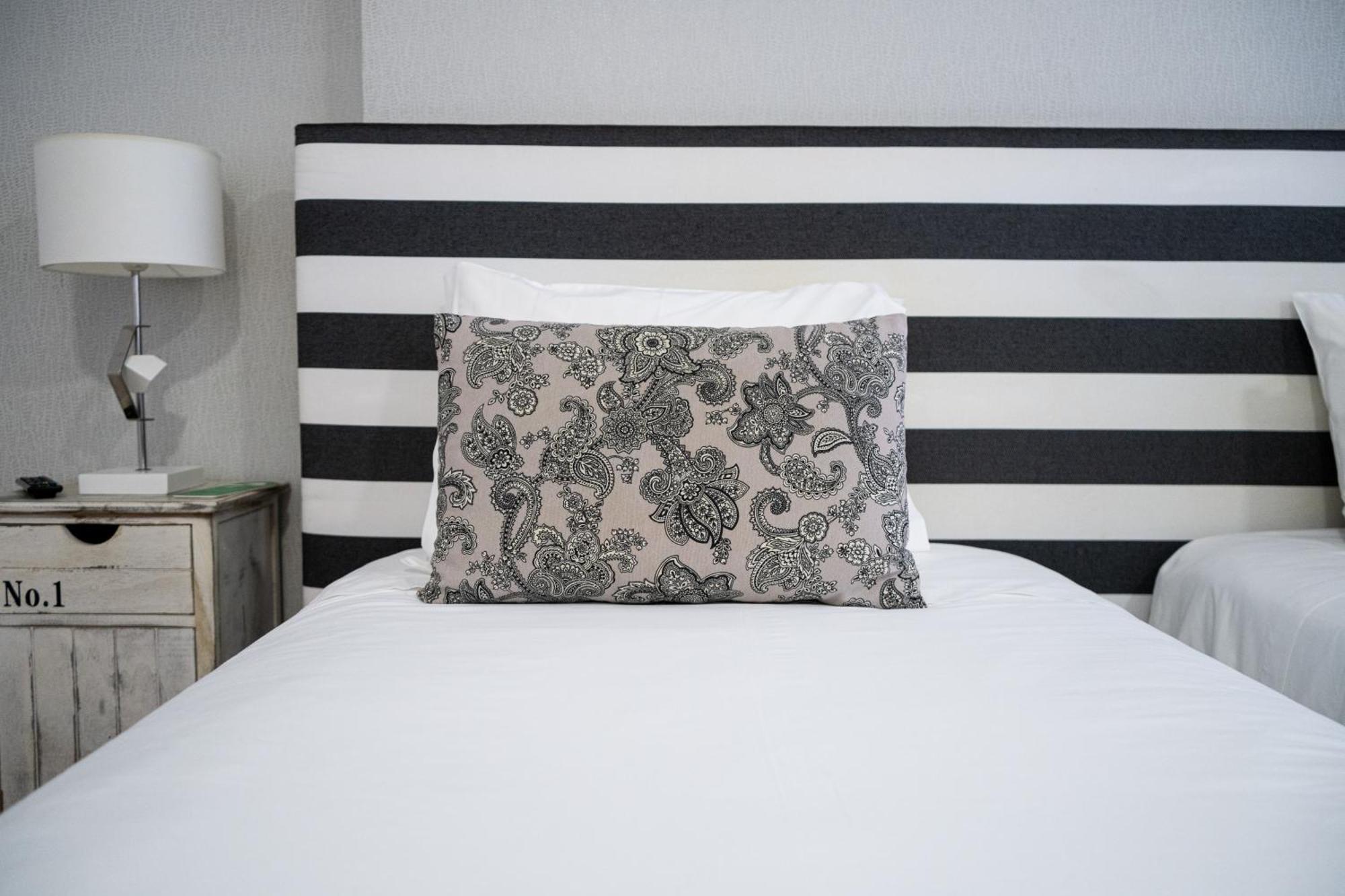 By The Sea - Bed and breakfast Nazaré