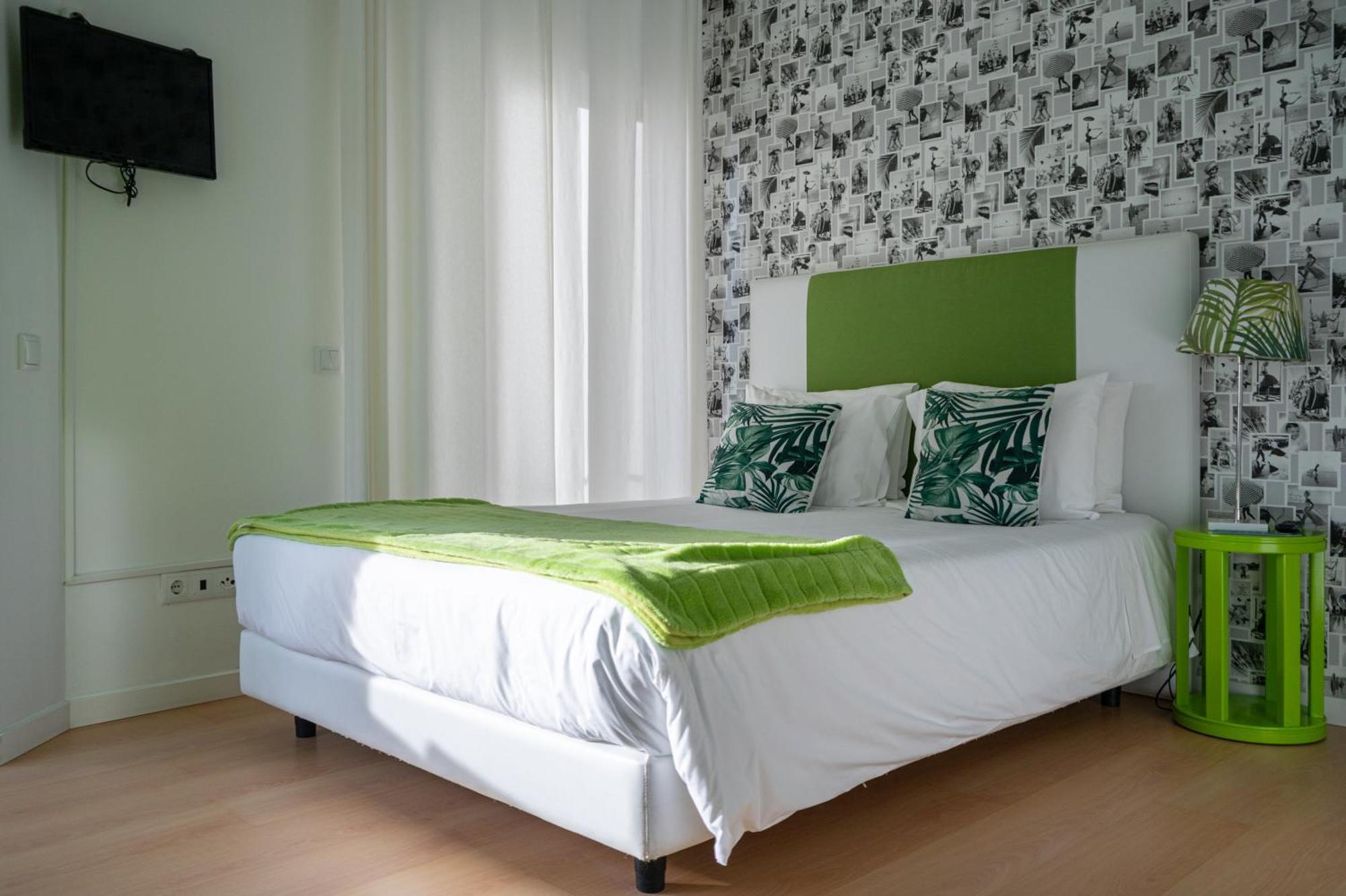By The Sea - Bed and breakfast