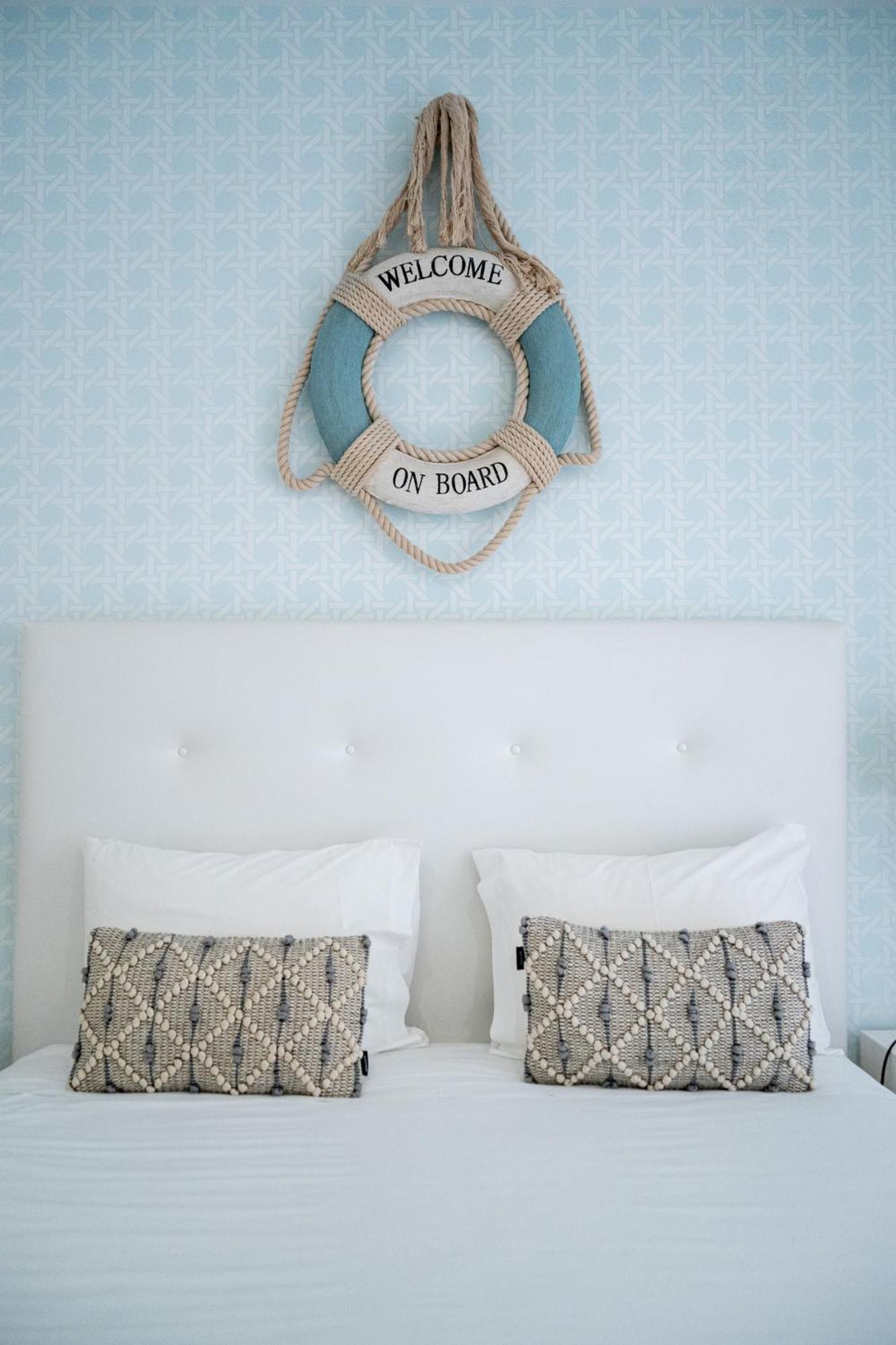 Bed and breakfast By The Sea - 3*
