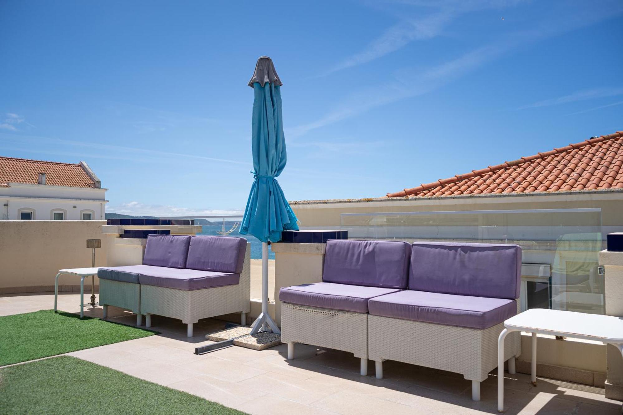 By The Sea - Bed and breakfast